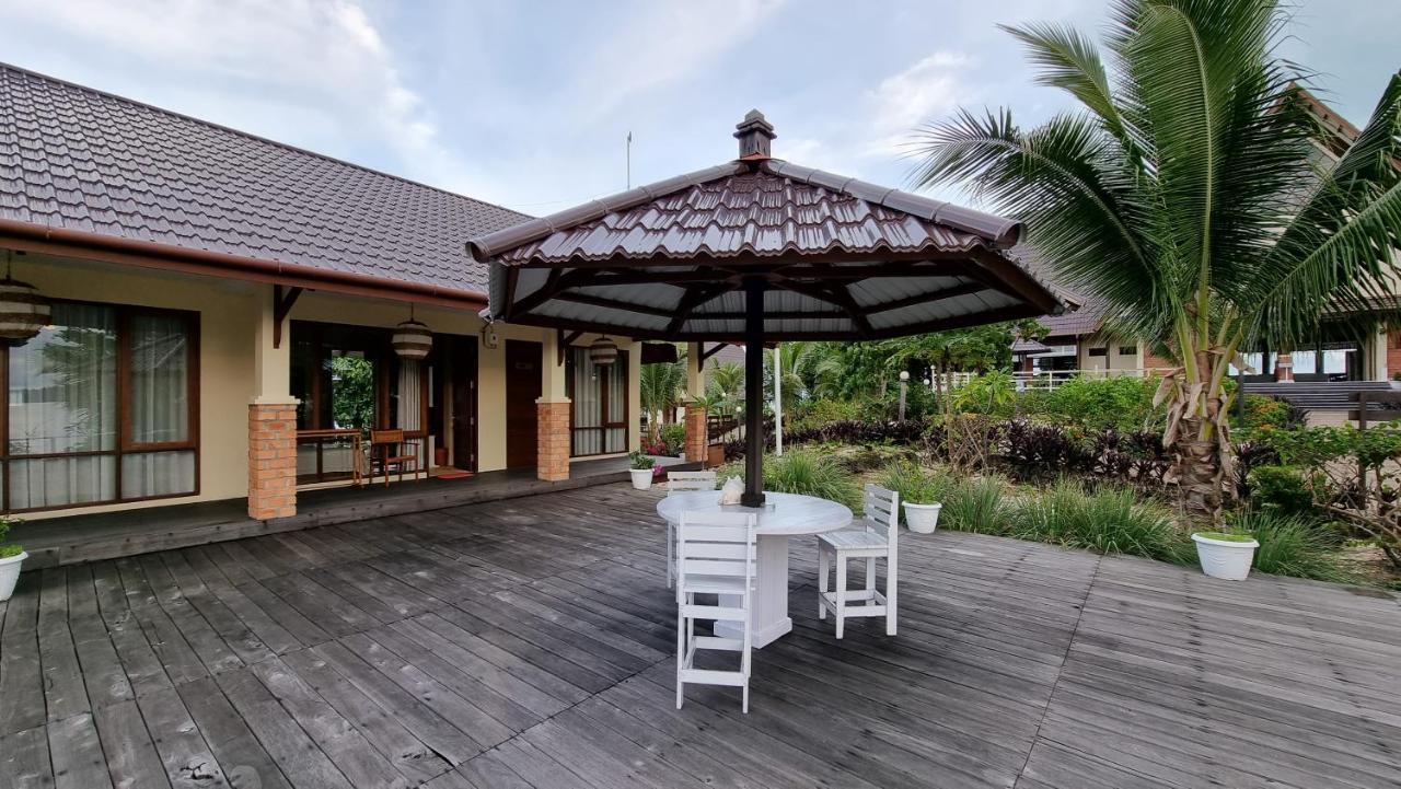 Sienna Resort Maratua Island Exterior photo